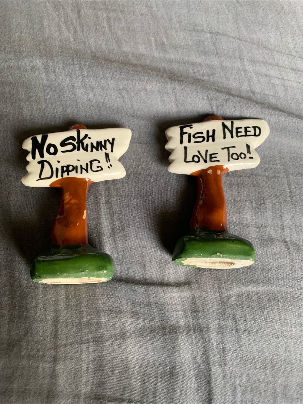 Fish tank signs